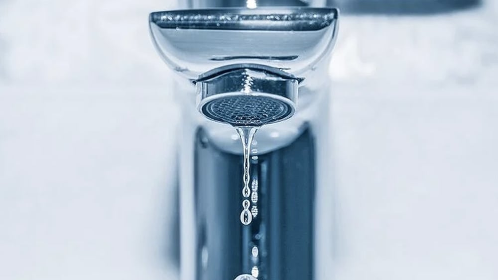 faucet dripping water